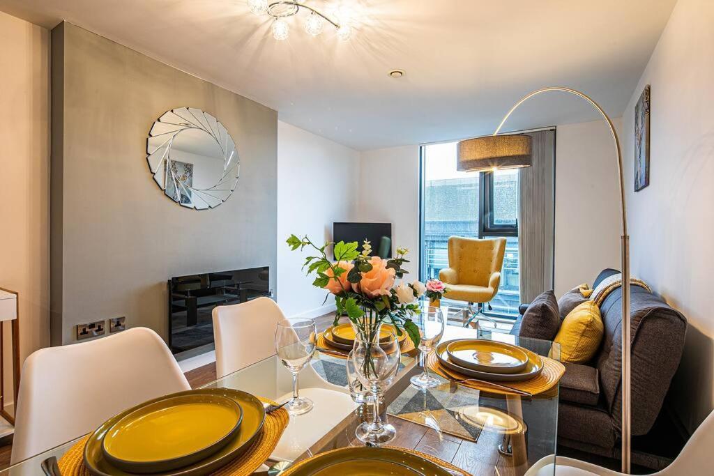 Stylish 2 Bed 87 - Centre, Free Parking, Alexa, Espresso Machine & Netflix - Hosted By Host Save Sheffield