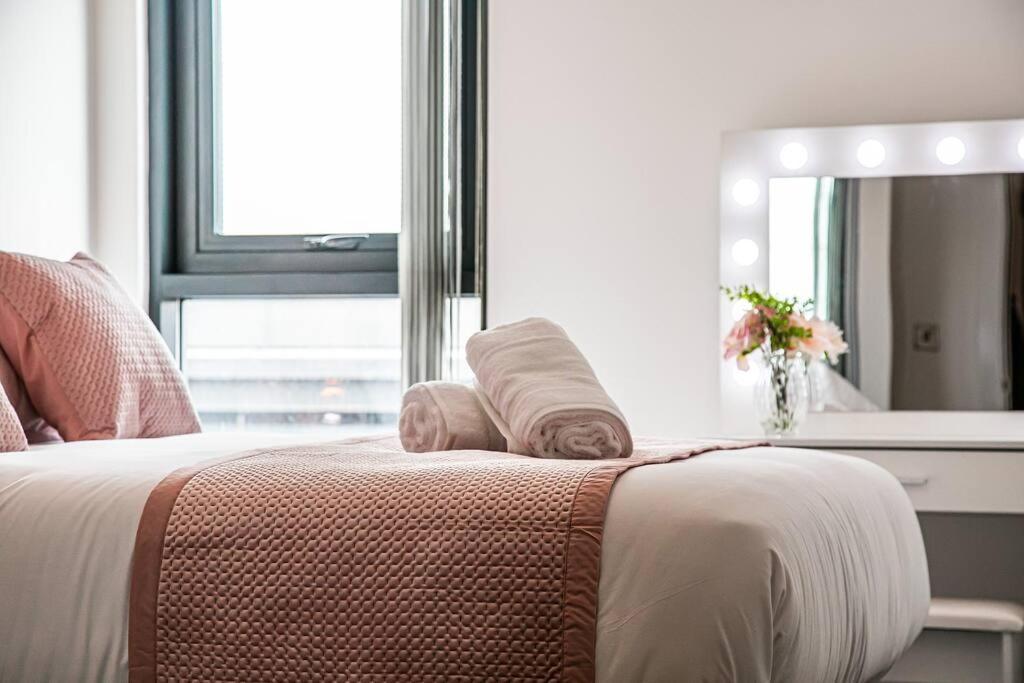 Stylish 2 Bed 87 - Centre, Free Parking, Alexa, Espresso Machine & Netflix - Hosted By Host Save * Sheffield